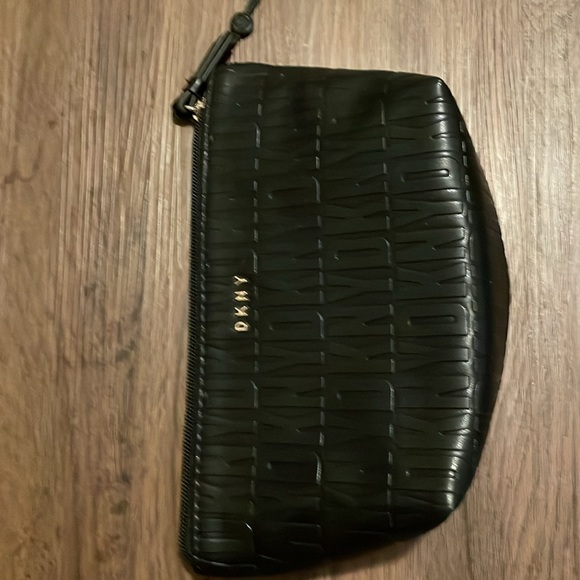 DKNY Beanie Hat/ Pouch Women Bag NWT - Picture 2 of 4